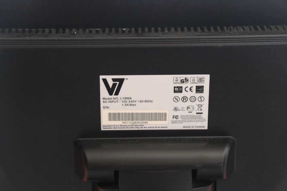 Monitores de 18'' Sony e V7