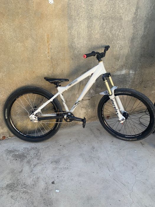 VENDO ou troco bicicleta deviant 24seven