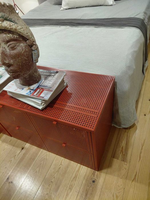 Movel bordeux com arrumacao e gavetas