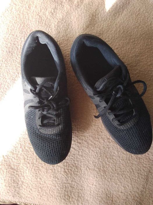 Чоловічі кросси б/в ,. розміри 43- 44- 28.5 см