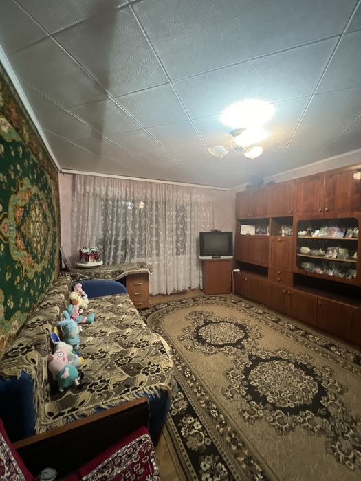 Продам 1 кімнатну квартиру .