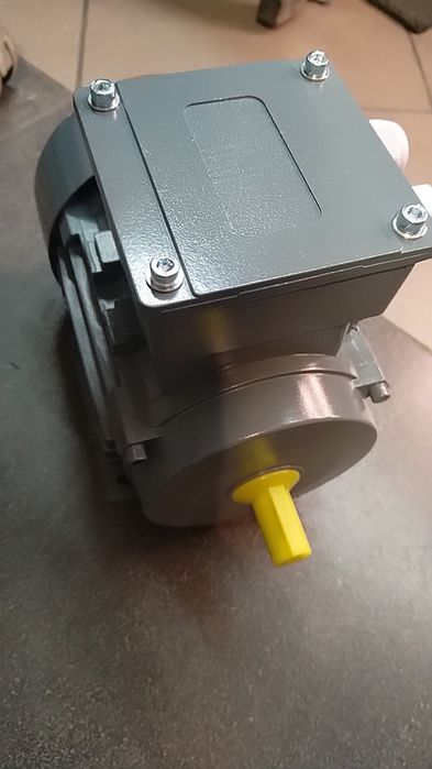 Nowy silnik elektryczny 0.37Kw OMT4-712-4