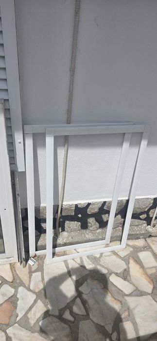 Vendo 2 janelas  em alumínio  e uma porta