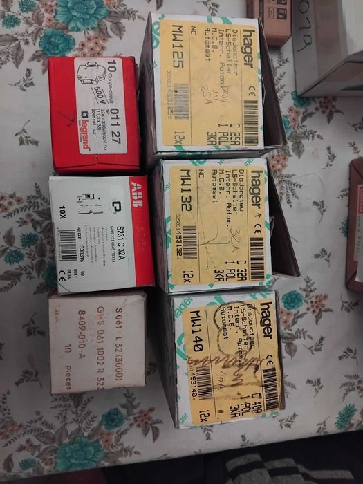 Lote de Material Elétrico (Interruptores, Tomadas, Disjuntores, ..)