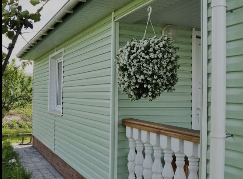 Сайдинг вініловий та металевий.