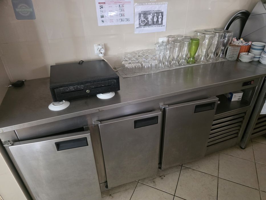 Balcao de frio com 3 portas