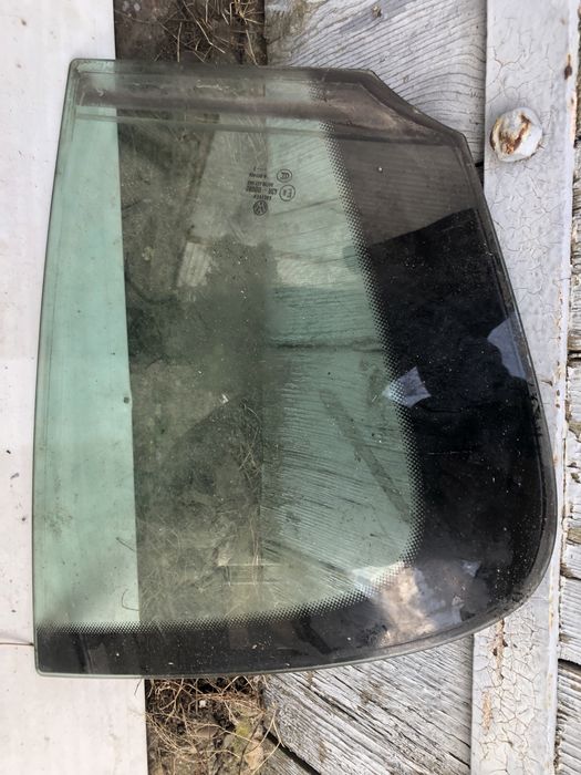 Скло зад і перед праве passat b7