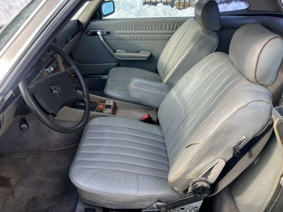 Piękny Mercedes 380 SL w107