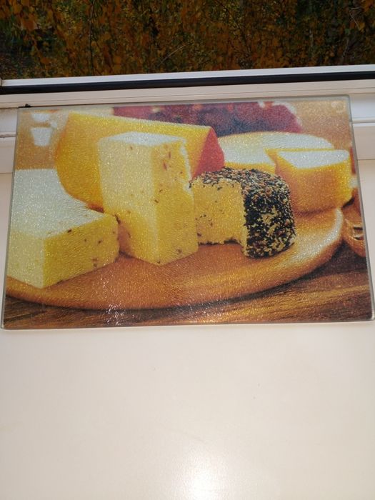 Продам новую стеклян. кухонную доску фирма GLASS CUTTING BOARD