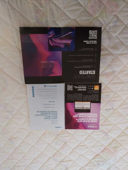 Yamaha PSR-E373 com stand e extras completos