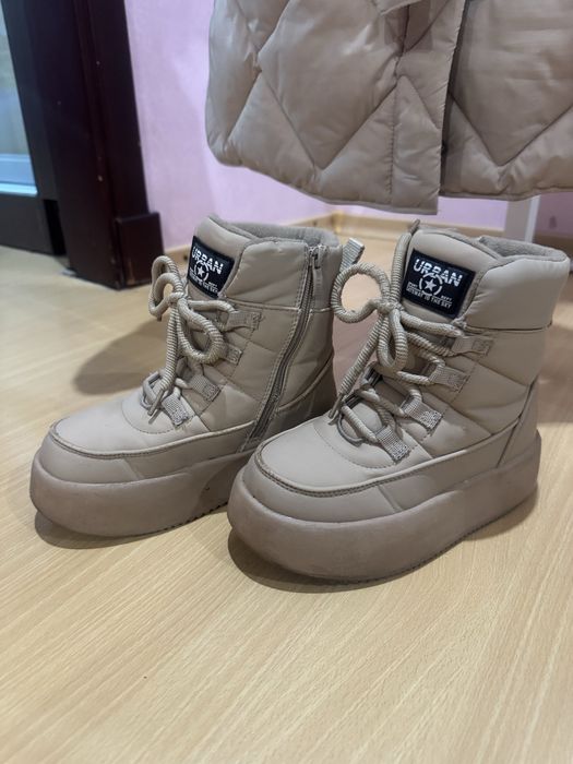 Зимове взуття сапожки ботинки