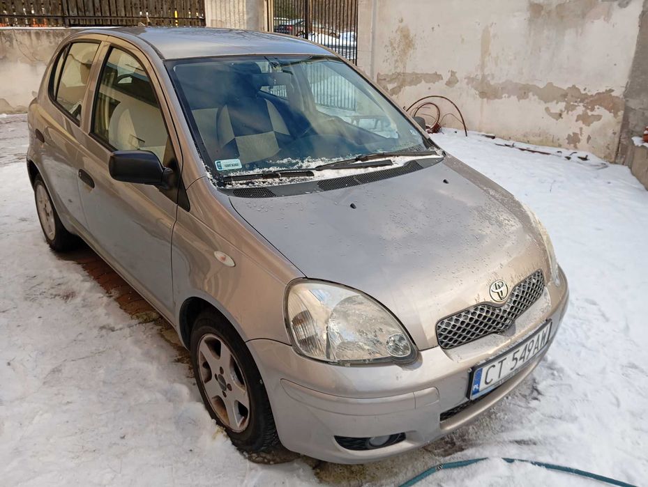 Samochód osobowy tojota yaris