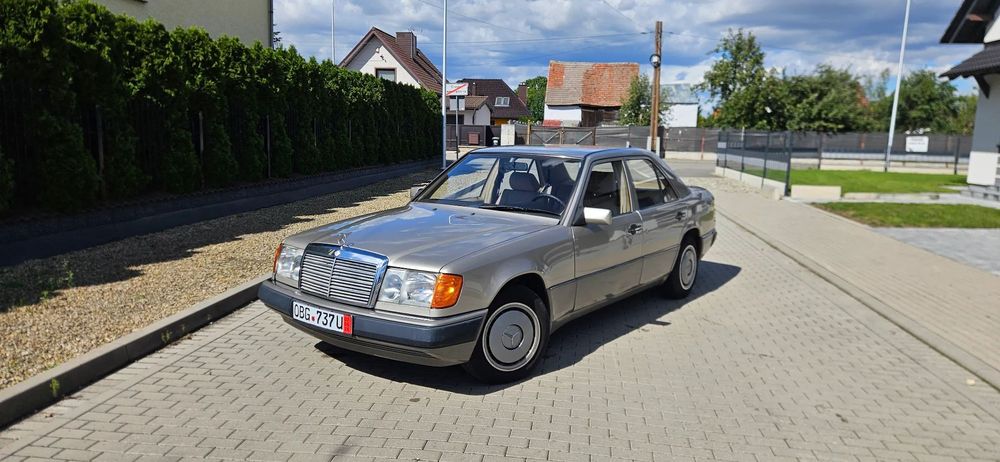 Mercedes-Benz W124