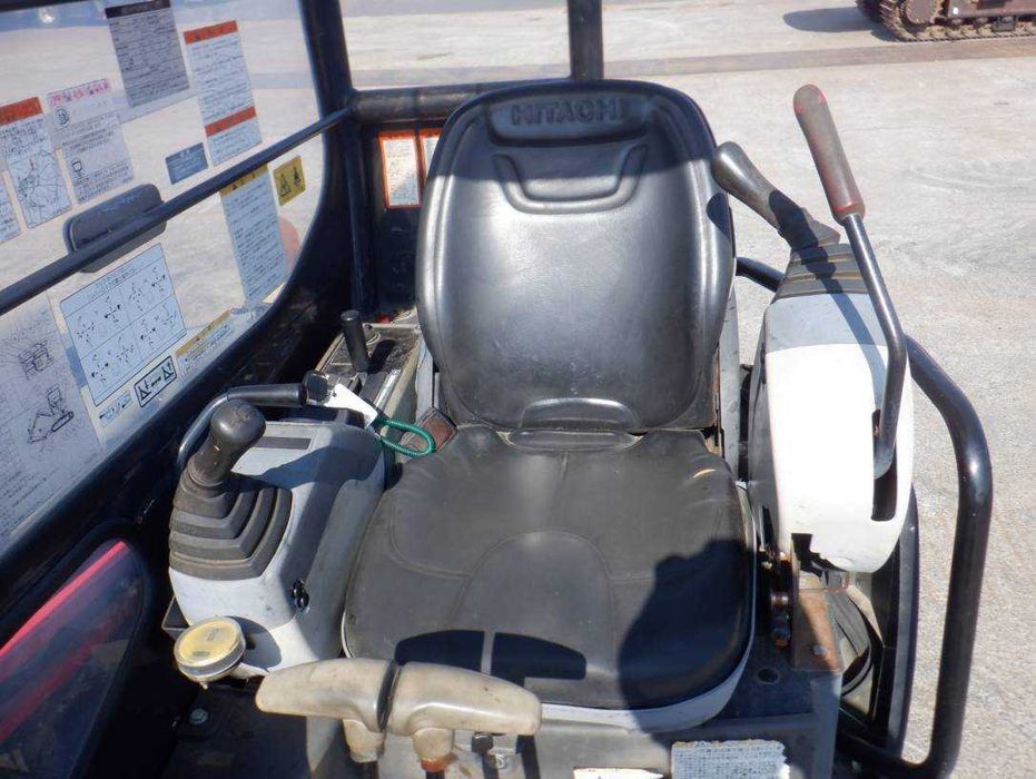 Экскаватор  гусеничний Hitachi ZX30UR-3