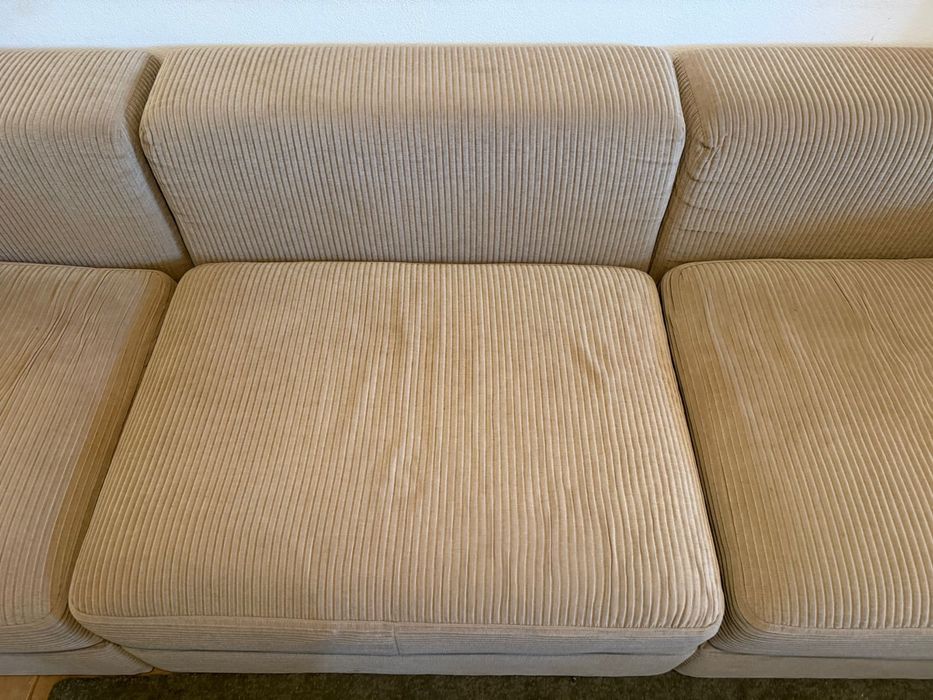 Sofa creme com armazenamento