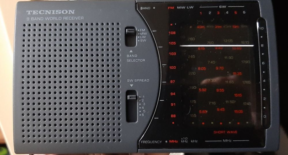 Rádio portátil a pilhas Tecnisom NOVO