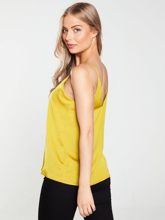 Top Musztardowy Na Ramiączkach Ze Złotym Detalem S