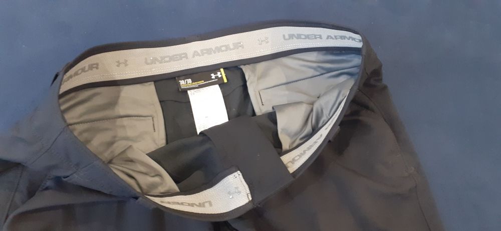 Spodnie Under Armour.