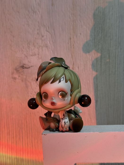 Фігурка Pop Mart з Ink Plum Blossom Series. Forest