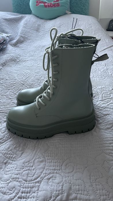 Sinsay botki mietowe zielone z imitacji skory rozmiar 36