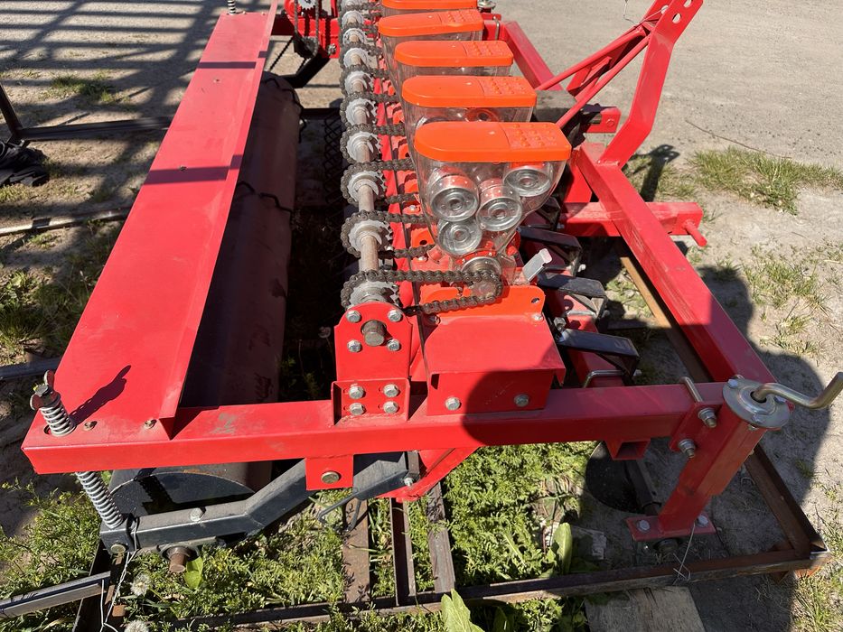 Сівалка 12 рядна овочева точного висіву