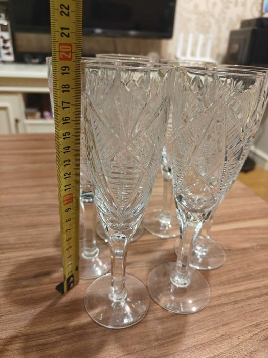 Кришталеві бокали під шампанське