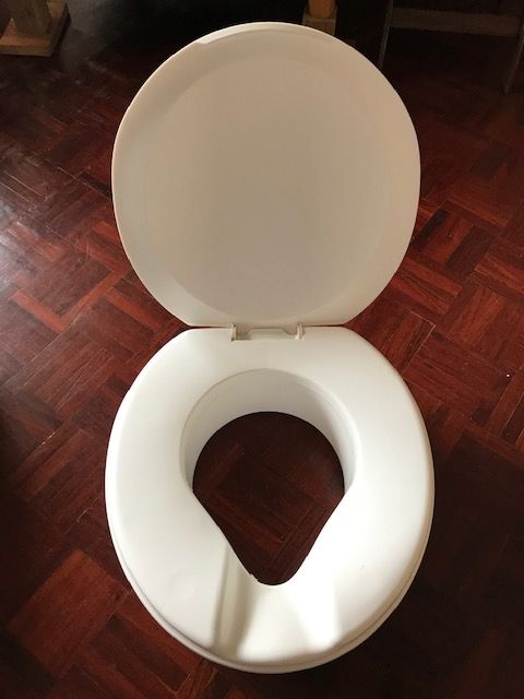 Elevador de sanita com tampa de fixação - pouco uso