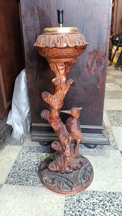 Cinzeiro de pé antigo