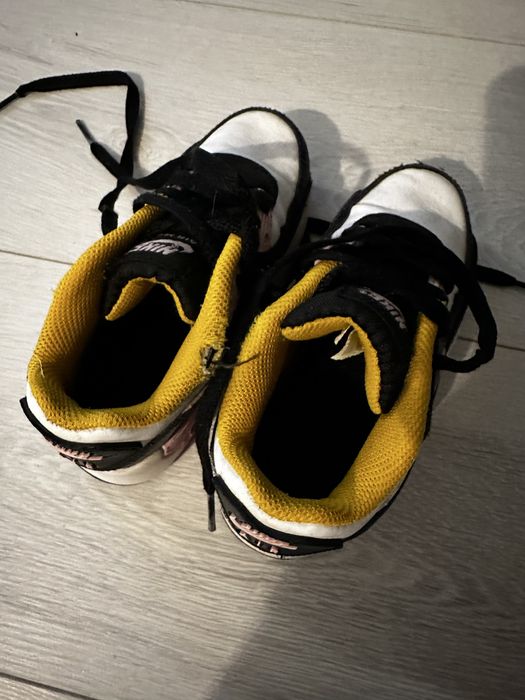 Найк кросівки