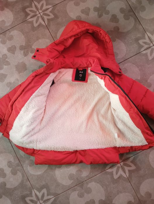 Отдам куртку на девочку 98 см