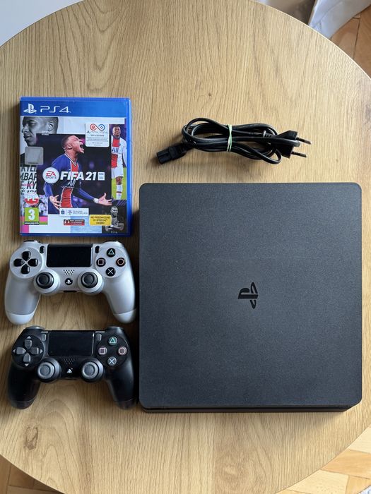 Konsola PLAYSTATION 4 slim 500gb + Fifa 21 + 2  pady