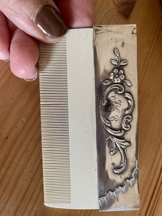 Conjunto de escova e pente em prata