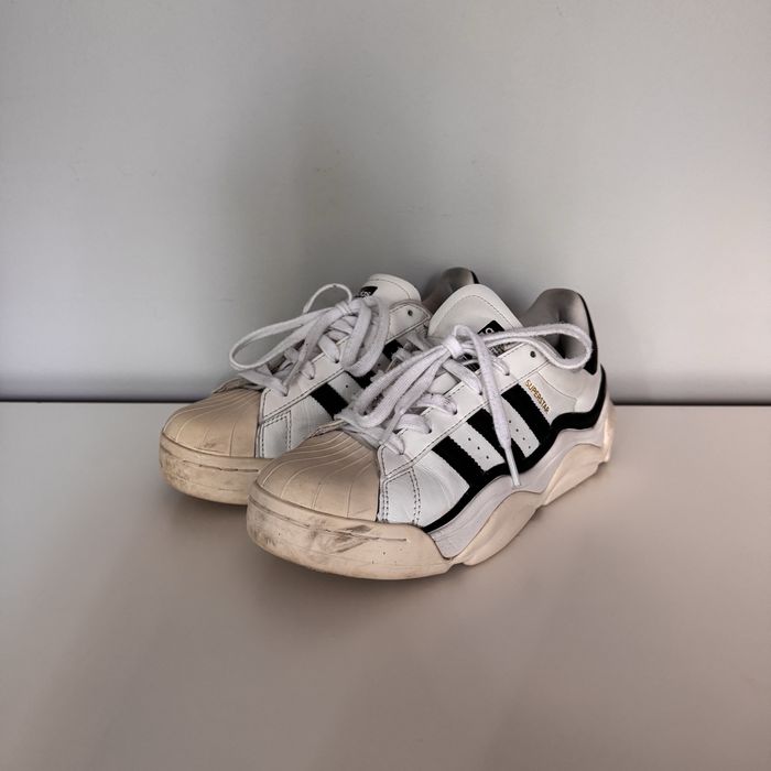 Biało-czarne buty Adidas Superstar Millencon