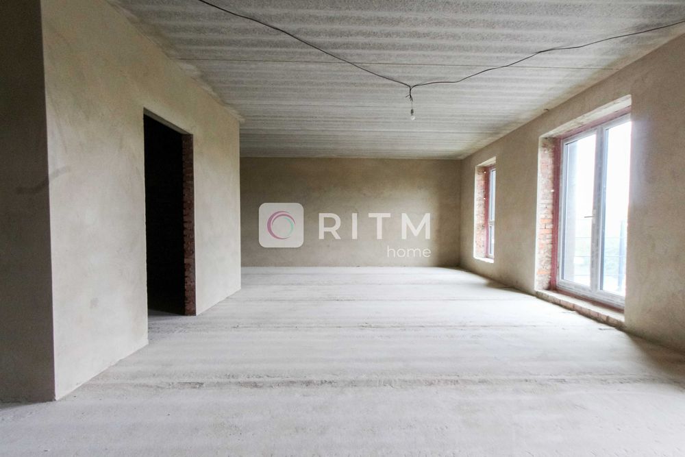 Продається 1 кімнатна квартира 58,4 м2 з власним парко місцем.