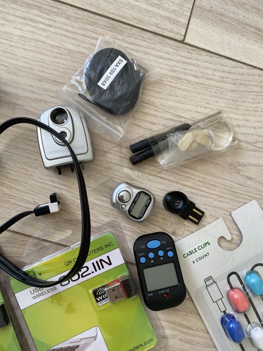 Лот пульти, камери колонки, кабелі, мишки