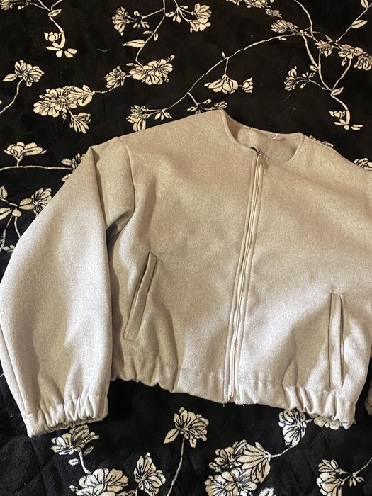 Сірий кашеміровий бомбер, трендова жилетка