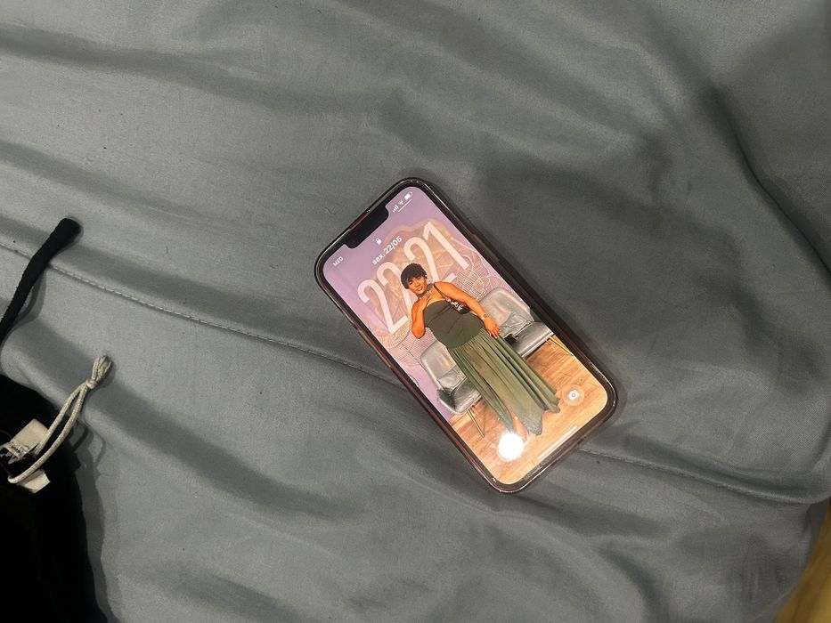 iPhone  com carregador