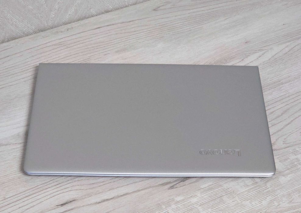 Ноутбук Lenovo 13.3" (Intel i3 6006u, 8Gb, SSD 256Gb)