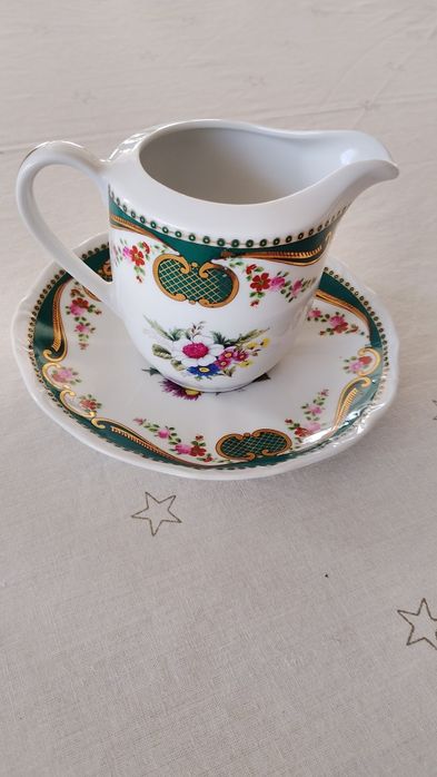Conjunto jarro do leite com prato