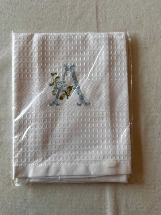 Toalha com monograma (nova por estrear)