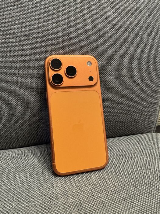 Iphone 17 pro pomaranczowy, gwarancja, stan dobry