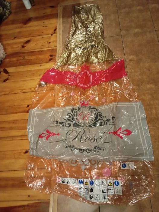 Materac do pływania w kształcie butelki