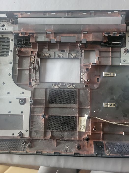 Sprzedam dolną obudowę do Laptopa DELL INSPIRON N5010