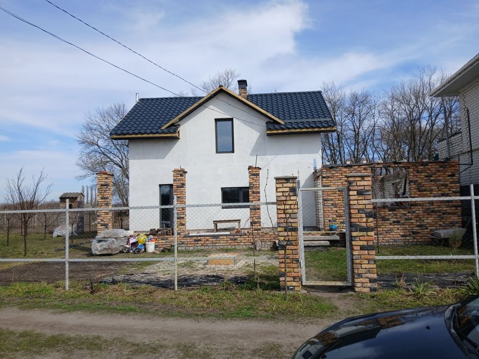 Будинок  біля Дніпра