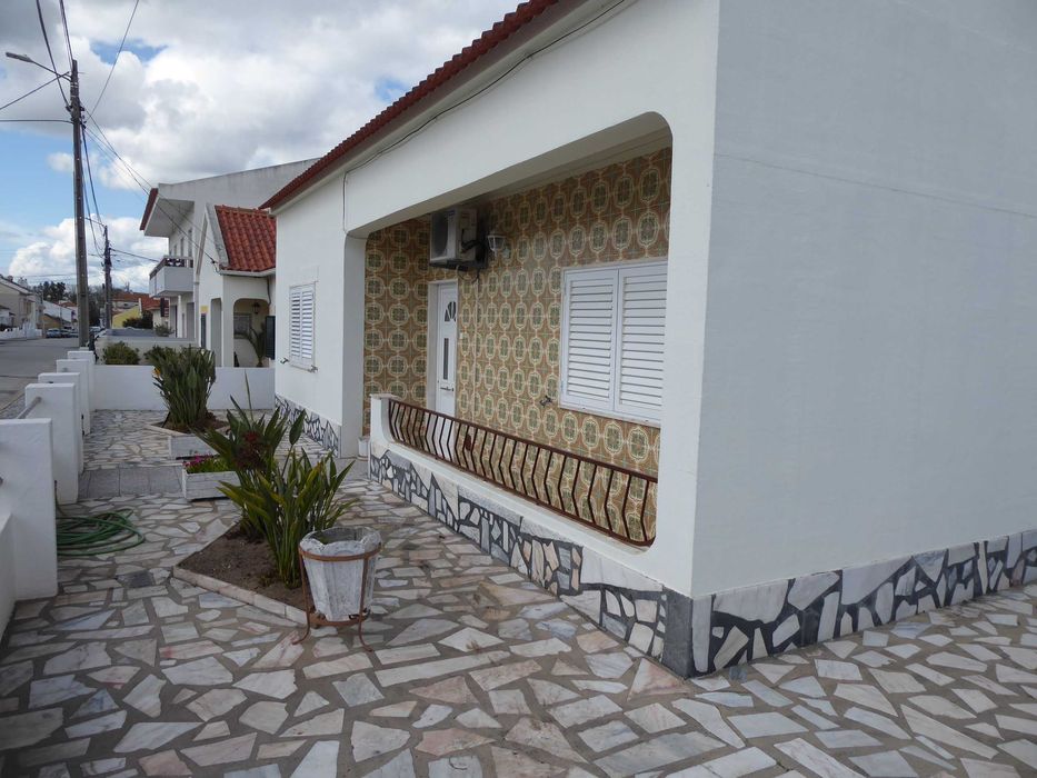 Moradia no centro de Vendas Novas, pronta a habitar