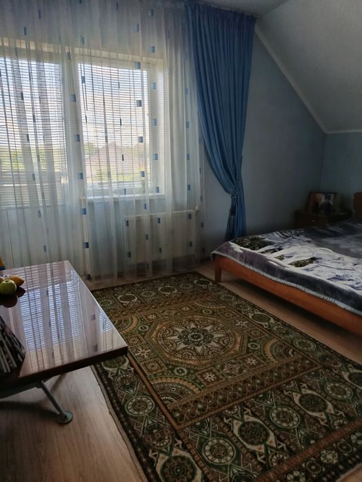 Продаж двоповерхового будинку з виходом до Дніпра  Слобода