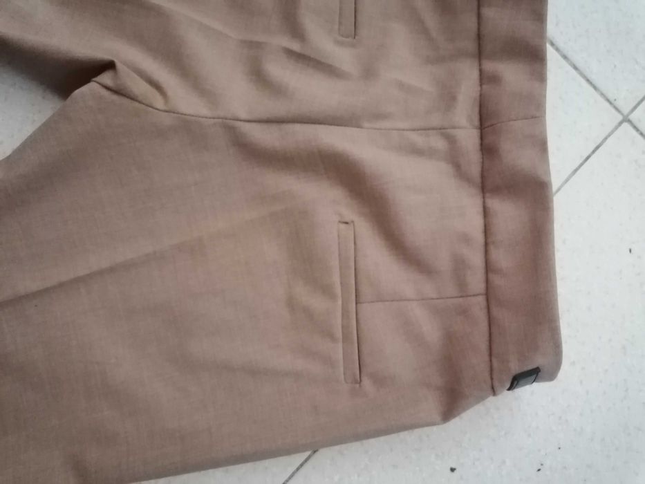 Calças castanhas da Mango, tamanho 34, novas