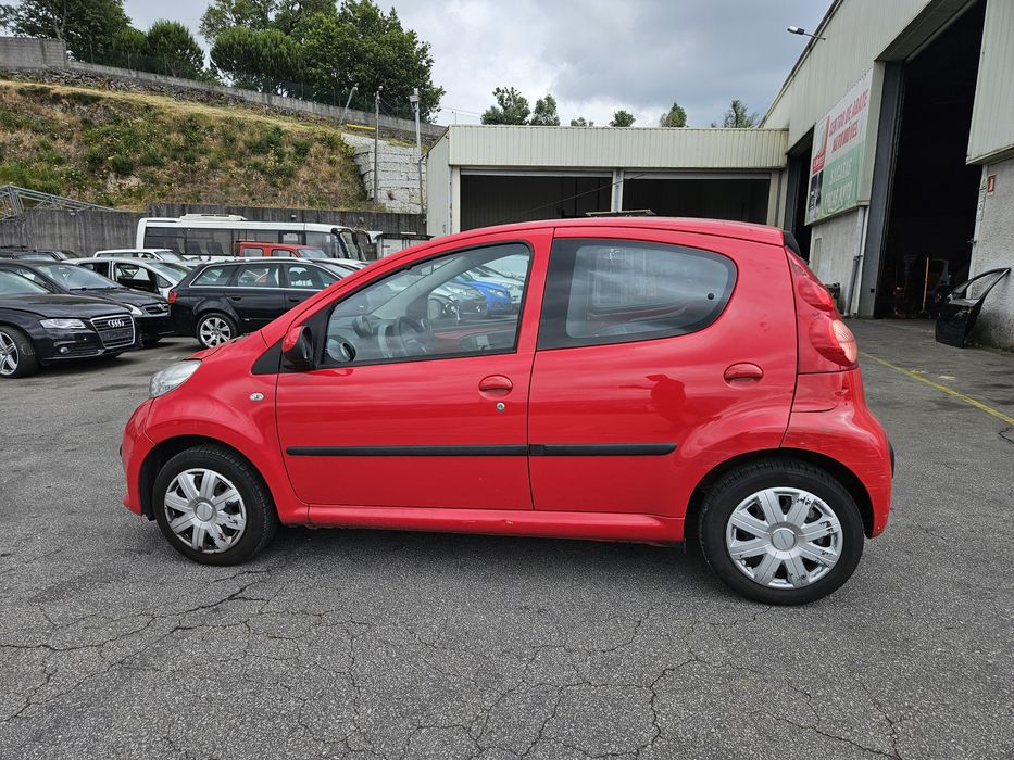 Peugeot 107 1.0i de 2007 caixa automática para peças
