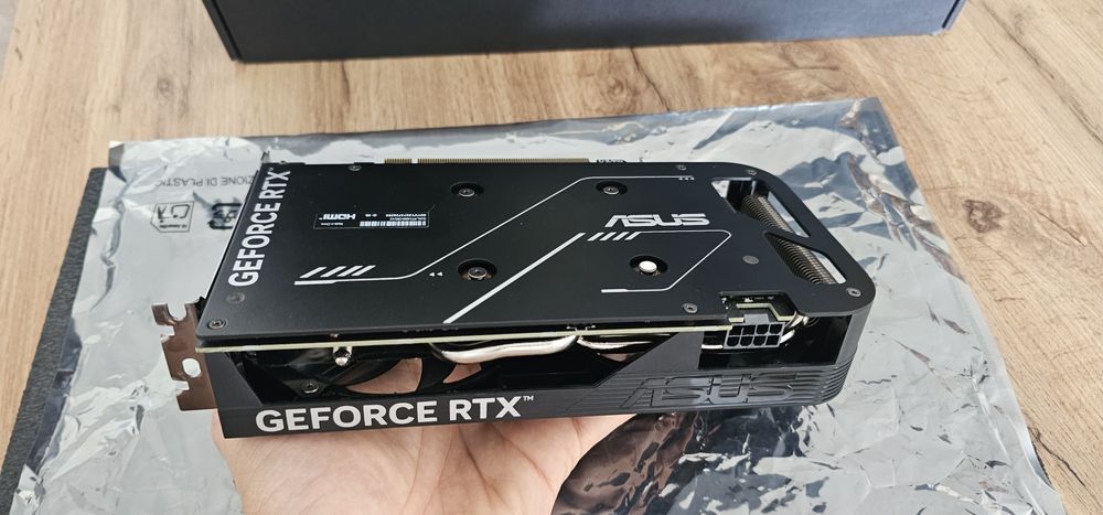 ASUS GeForce RTX 4060 8GB Dual - como nova