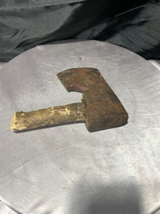 Stara siekiera ciesielska – antyk z Norwegii – unikat kolekcjonerski